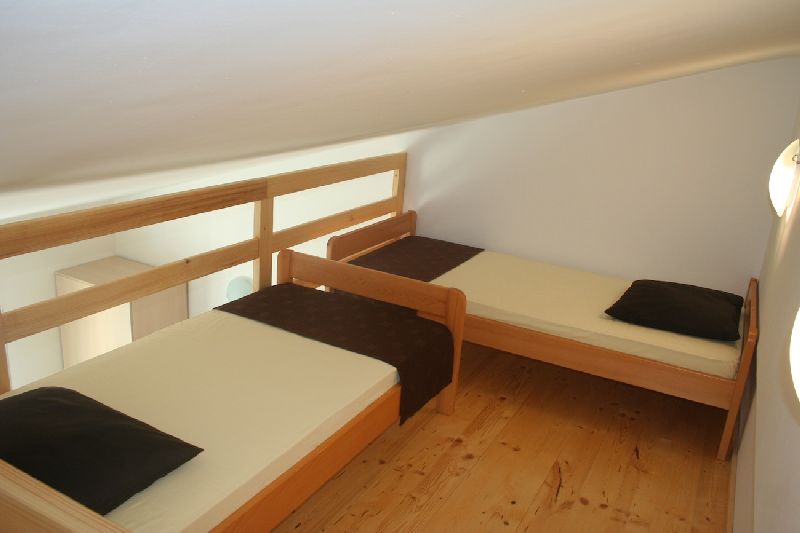 Dwa łóżka na piętrze