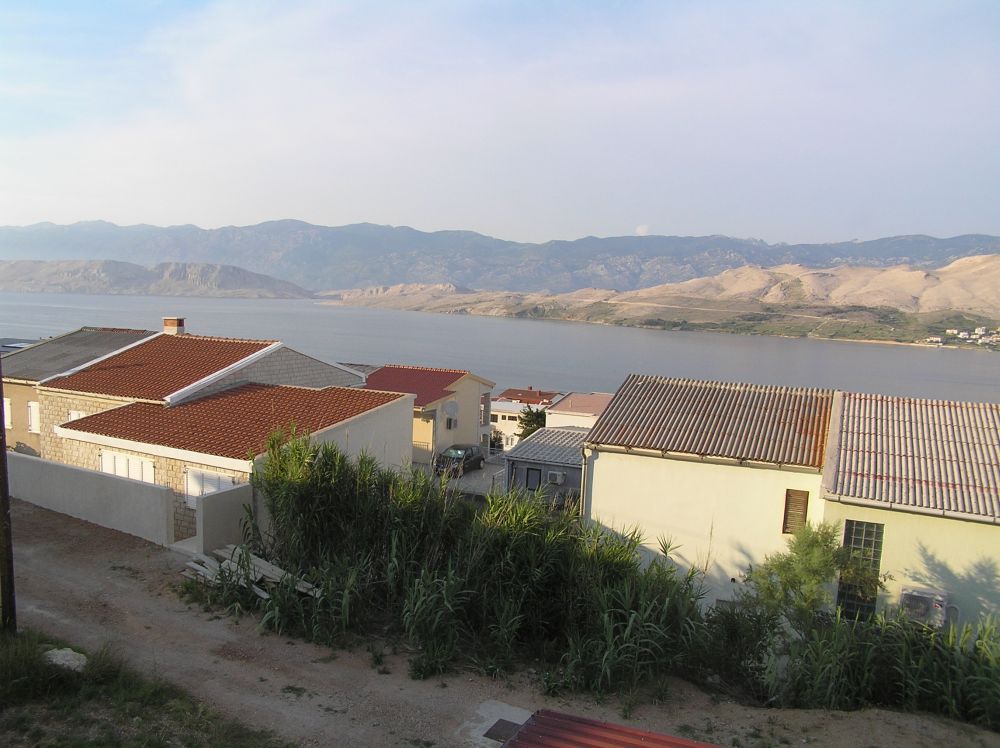 Widok z balkonu na morze i okolicę
