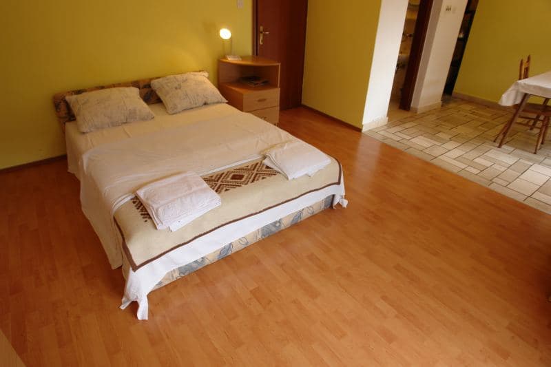 APP 2+2 &quot;1&quot; - Manželská postel v apartmánu