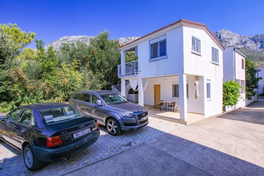 Pohled na dům se dvěma apartmány