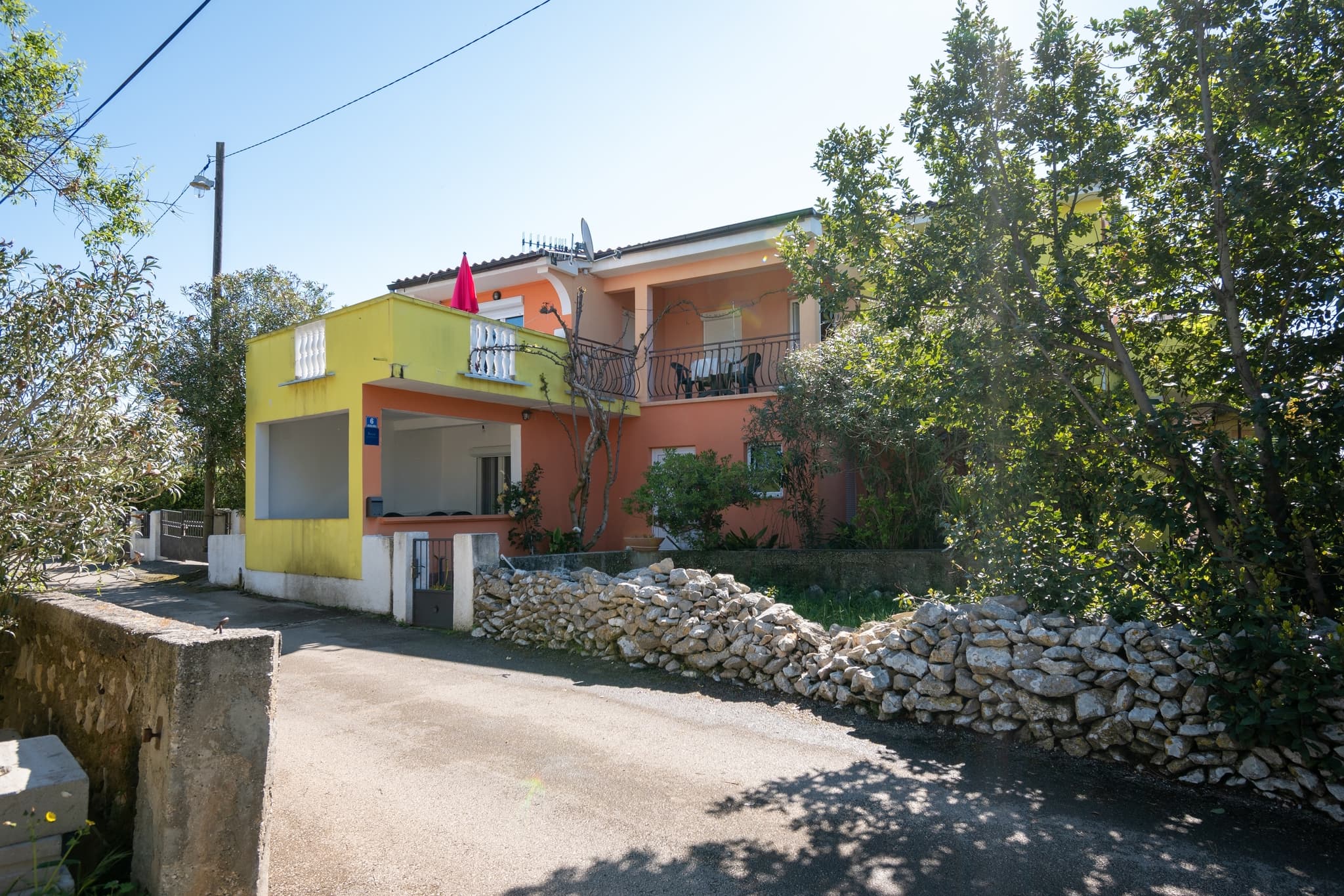Apartments 3298-2845