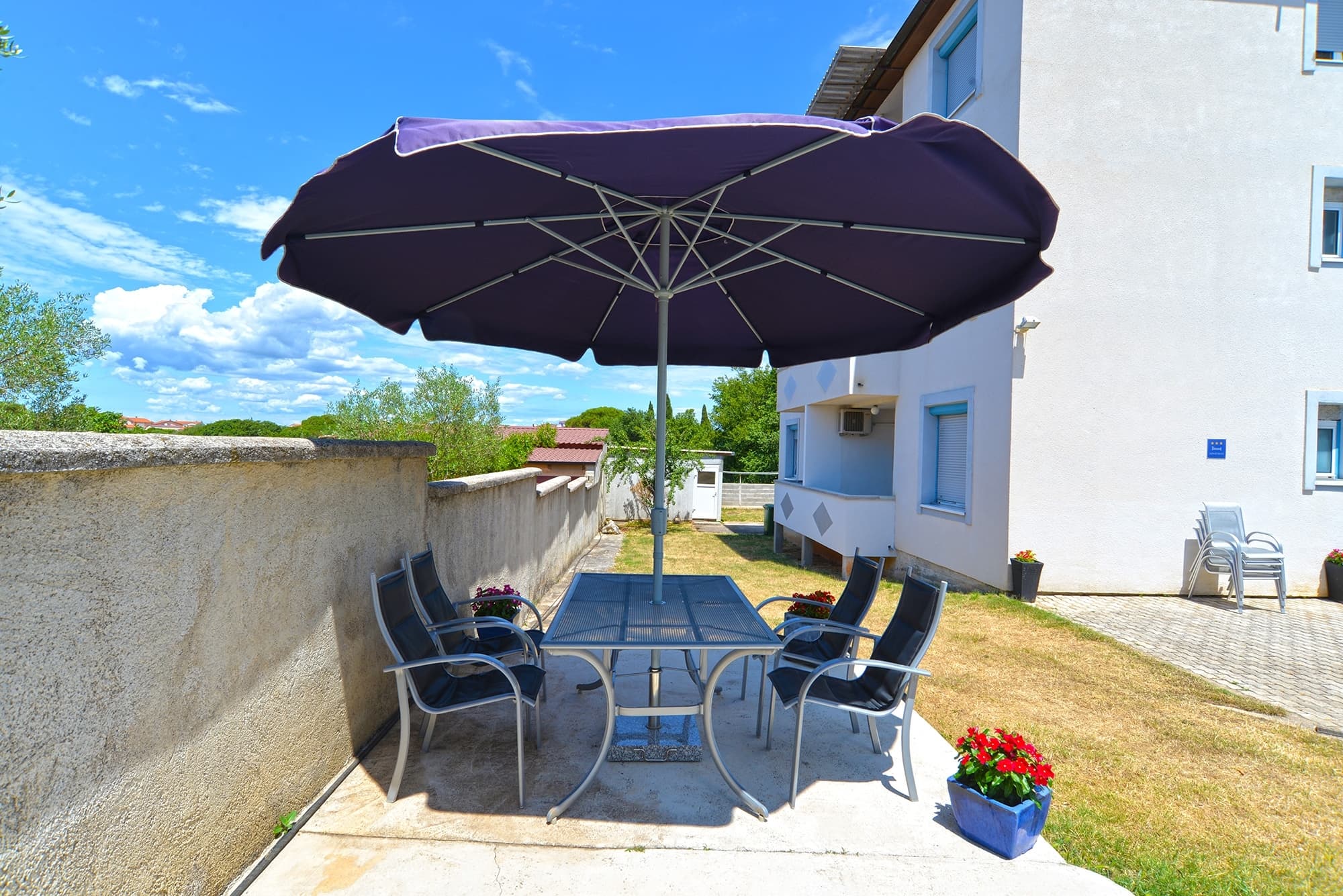 Apartments 3298-4044