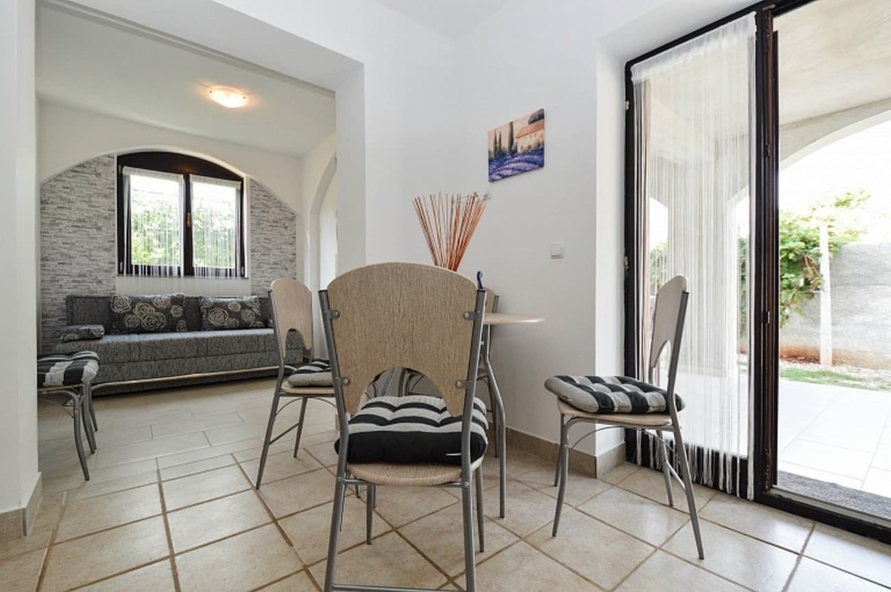 Apartments 3298-4792