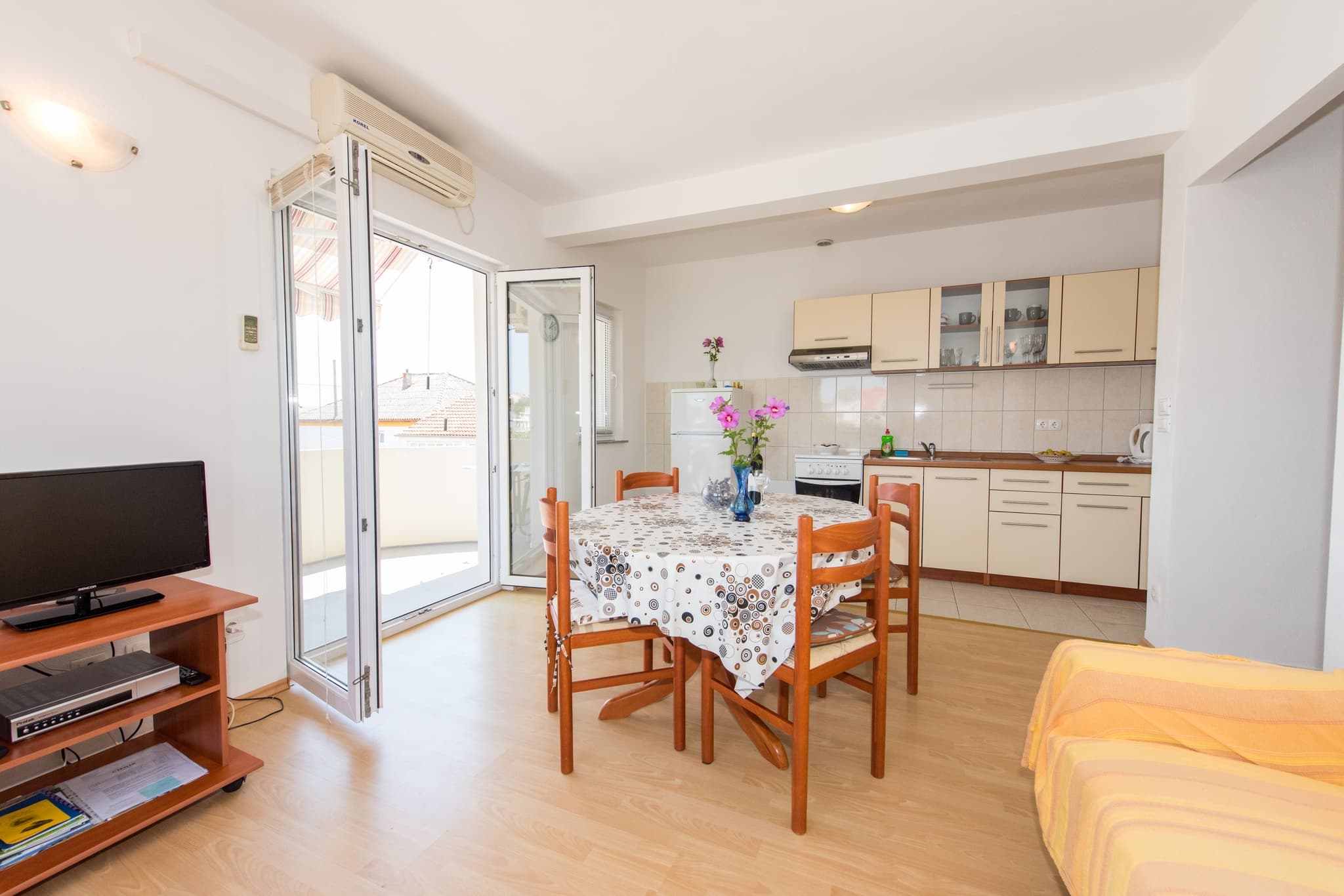 Apartments 3298-5081