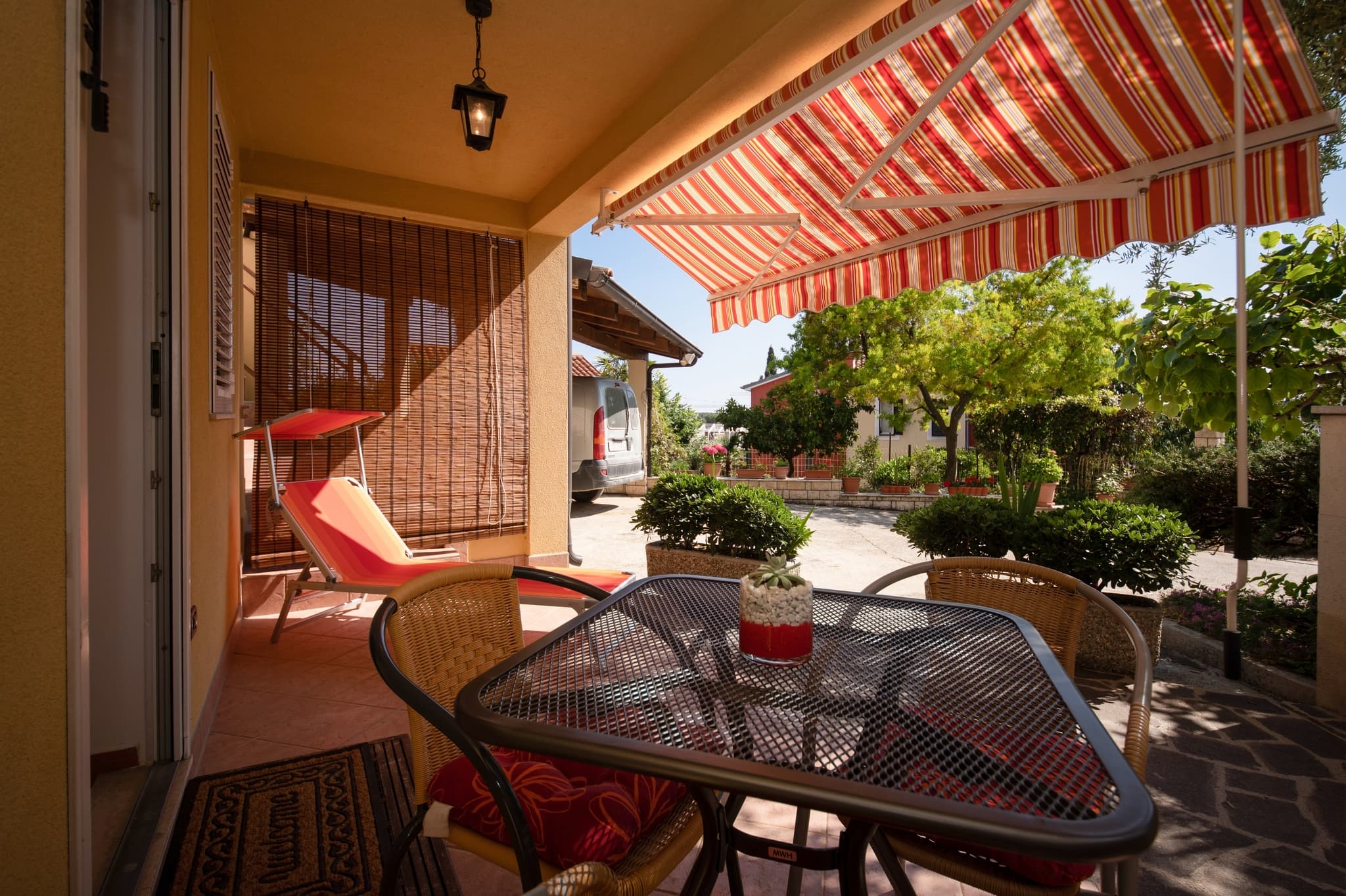 Apartments 3298-5276