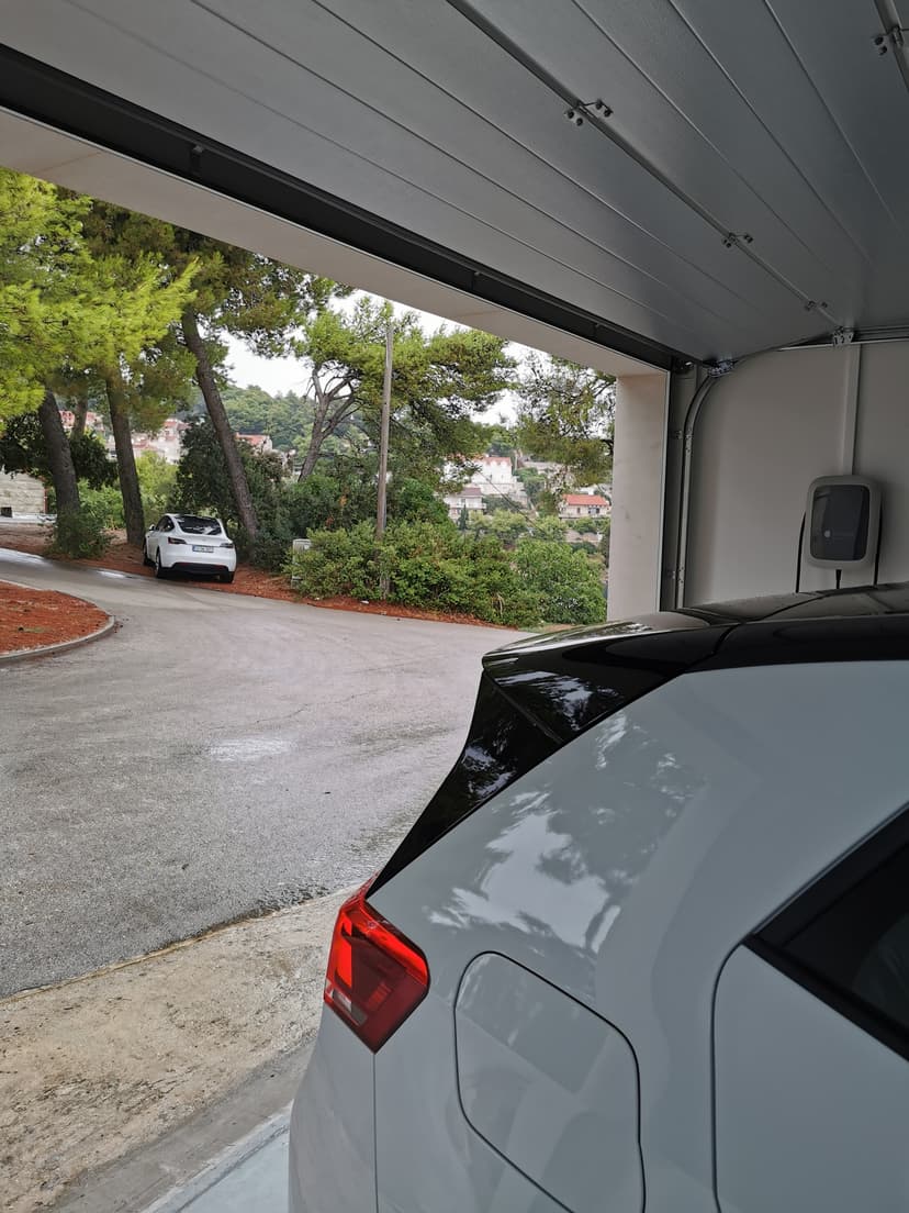Nabíjecí stanice pro elektrická auta k dispozici