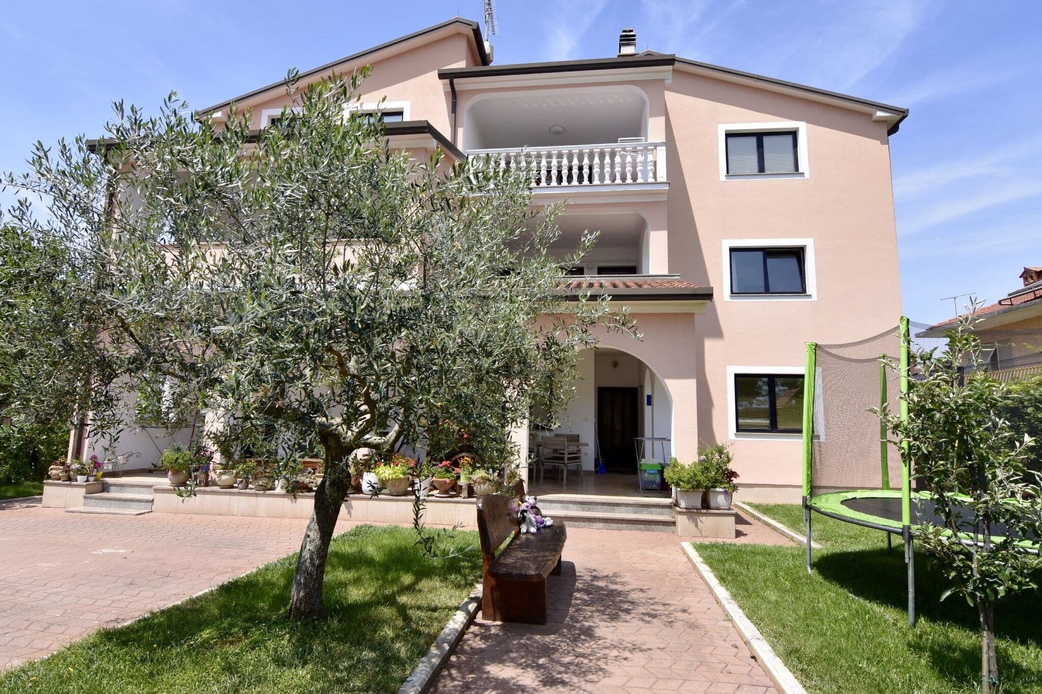 Apartments 1355-4092