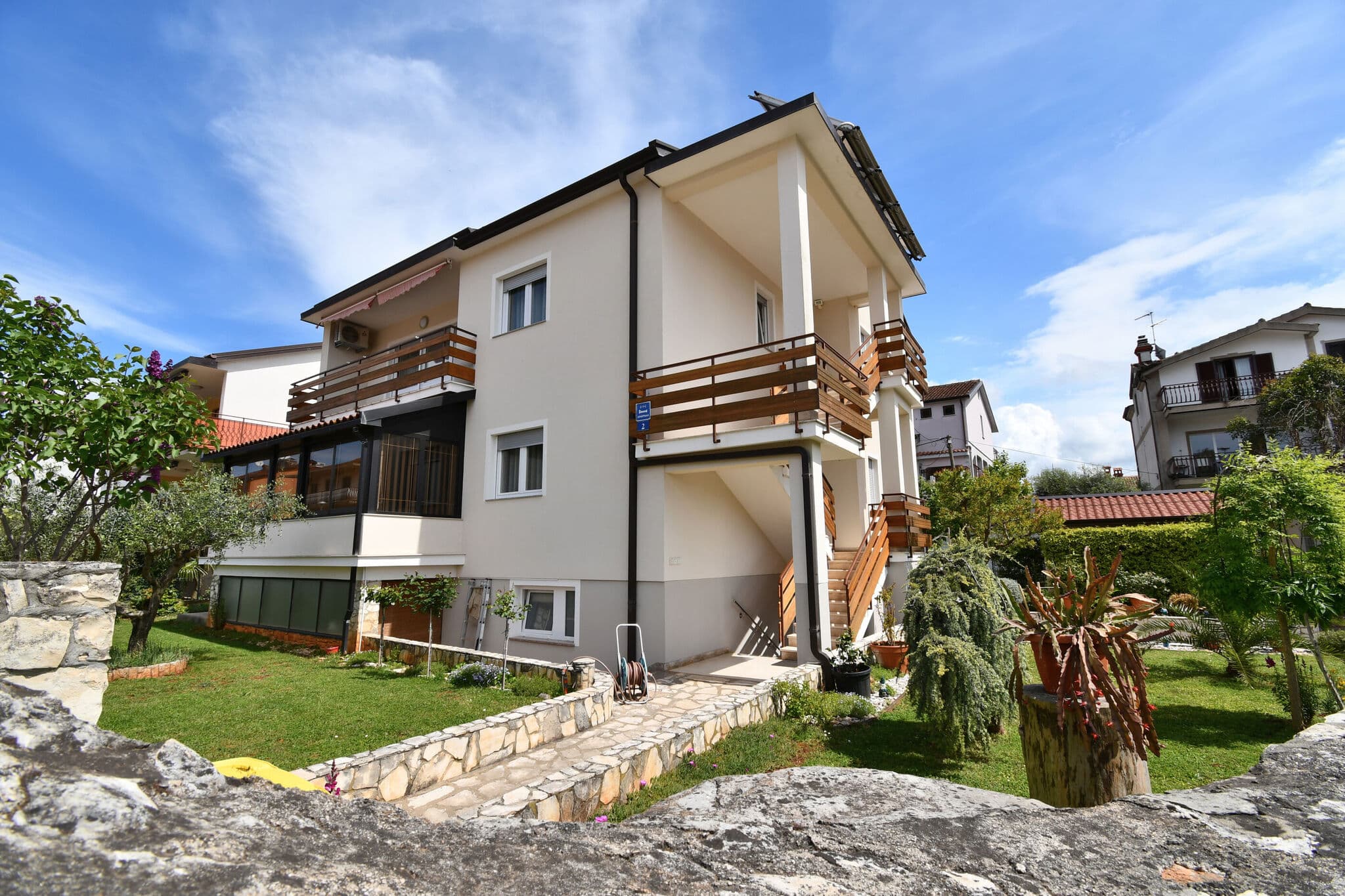 Apartments 1355-4836