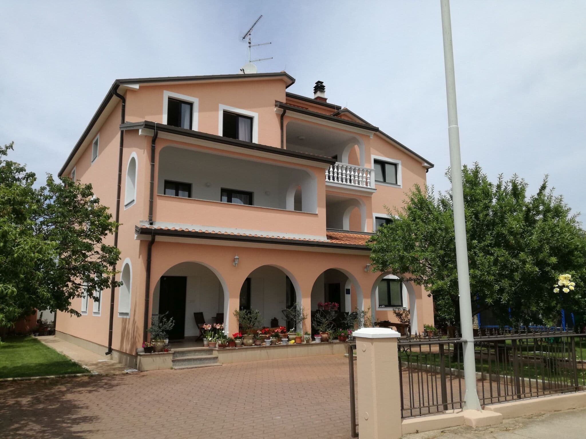 Apartments 1355-4922