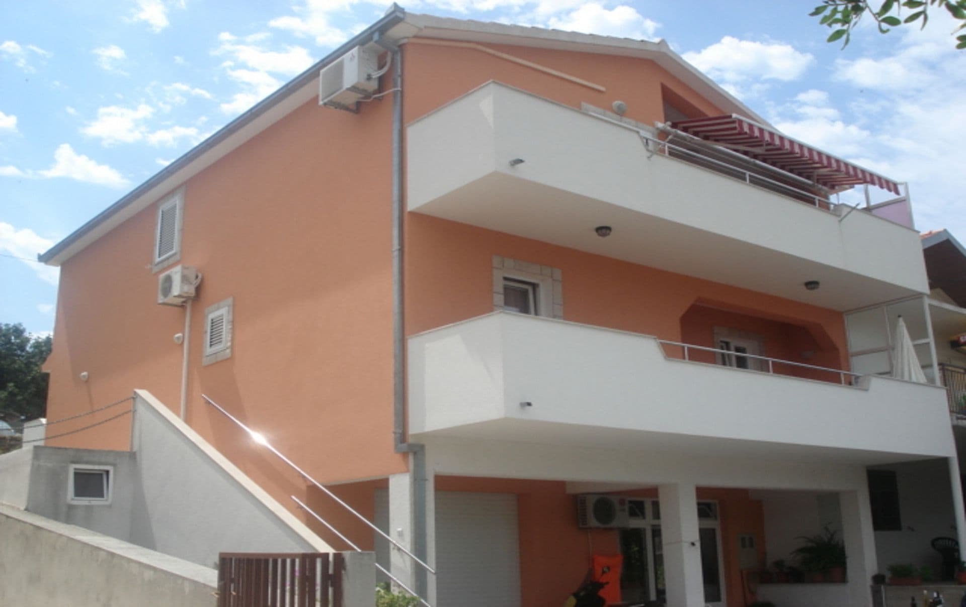 Apartments 1355-5835