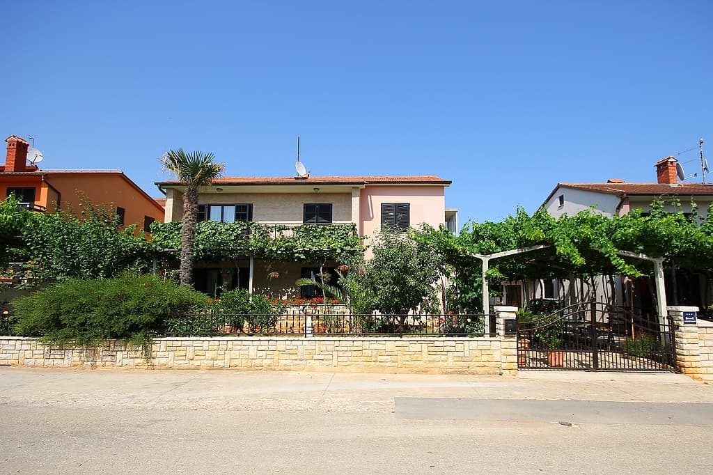 Apartment 1318-72