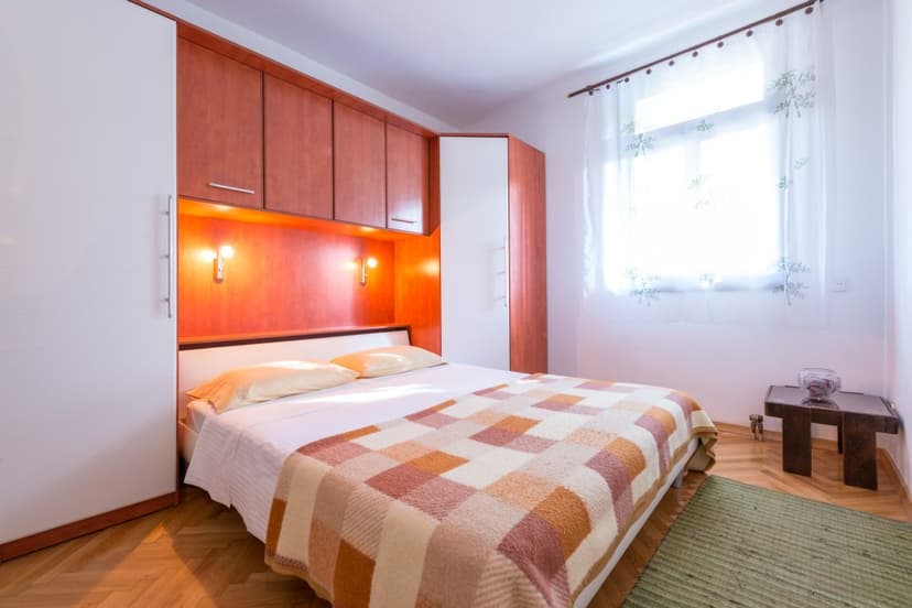 APP 4 &quot;Ivona&quot; - První ložnice 