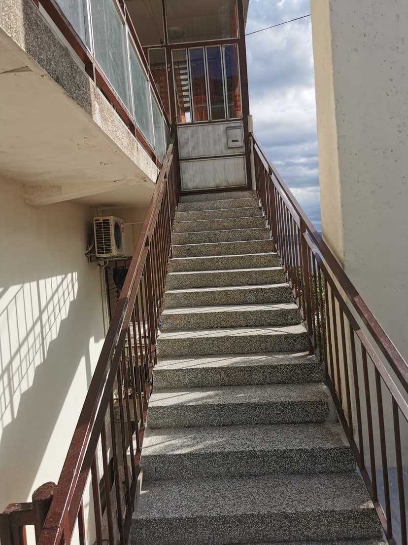 Schody do objektu ze zahrady