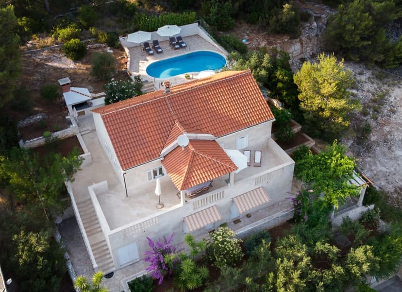 Krásná vila z bračského kamene