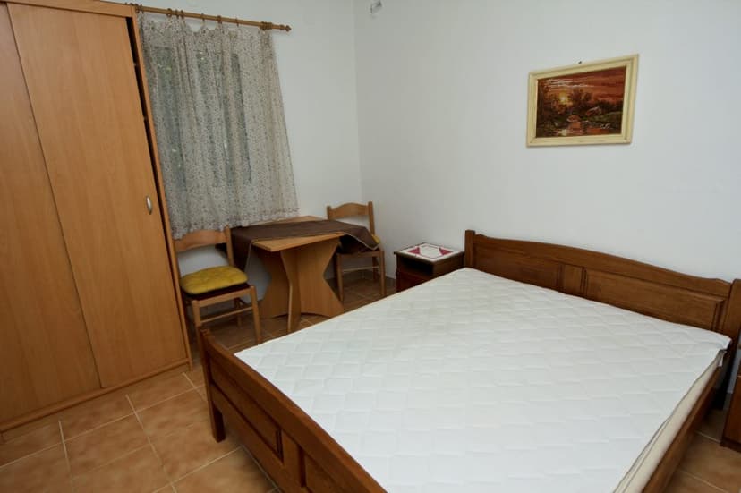 APP 4  &quot;V-1&quot; - První ložnice