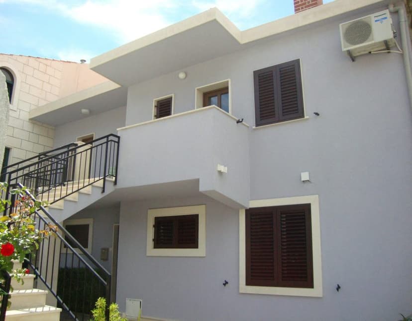 Schody k apartmánům