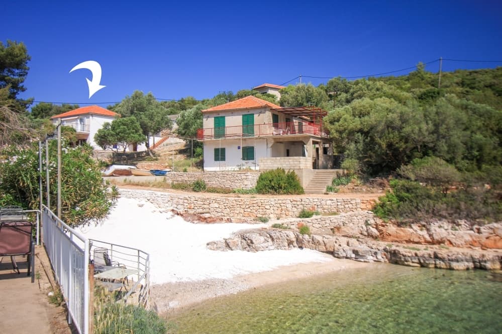 Secluded holiday home Elenora