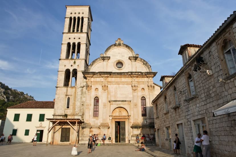 Katedrála sv. Štěpána a biskupský palác