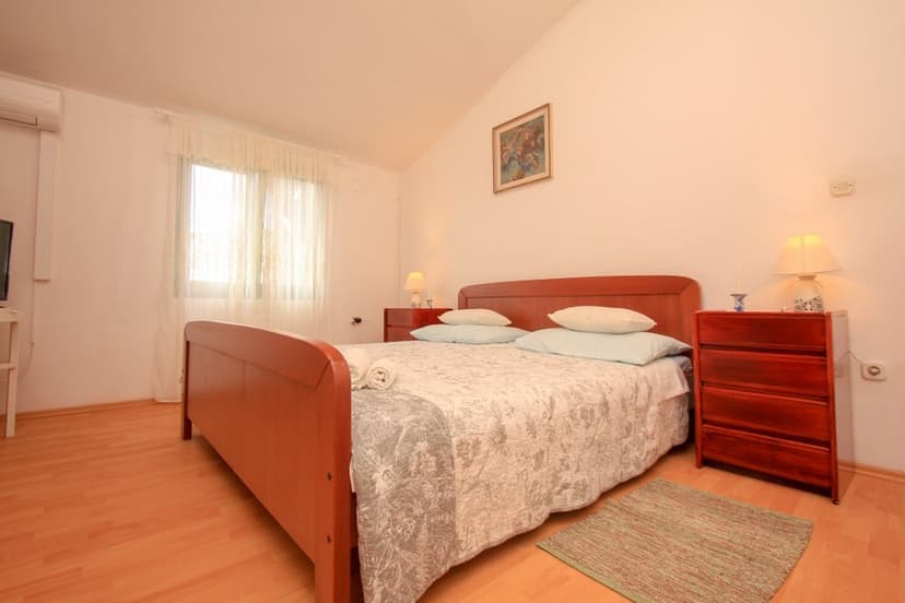 APP 3+2 &quot;1&quot; - Ložnice
