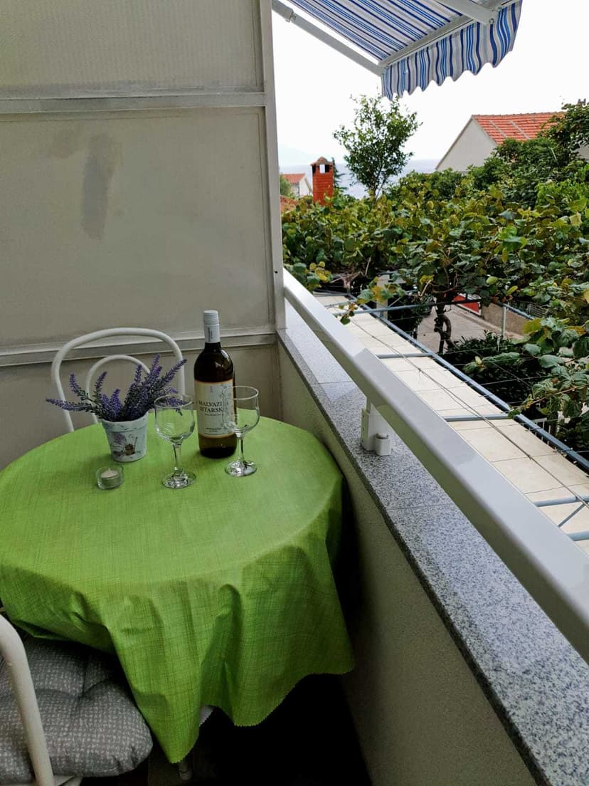 APP 3 &quot;8&quot; - Balkon