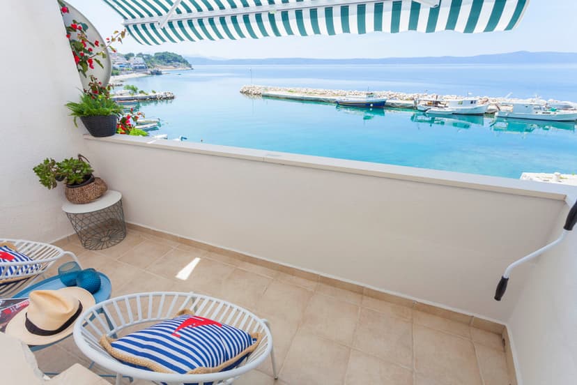 S &quot;2&quot; - Balkon s výhledem na moře a přistav