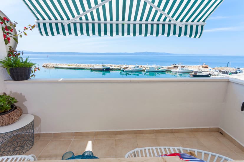 S &quot;2&quot; - Balkon s výhledem na moře a přistav