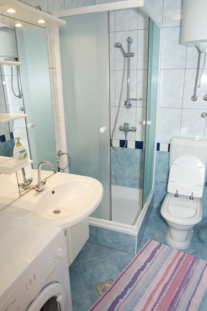 APP 4+1 &quot;1&quot; - Koupelna s WC
