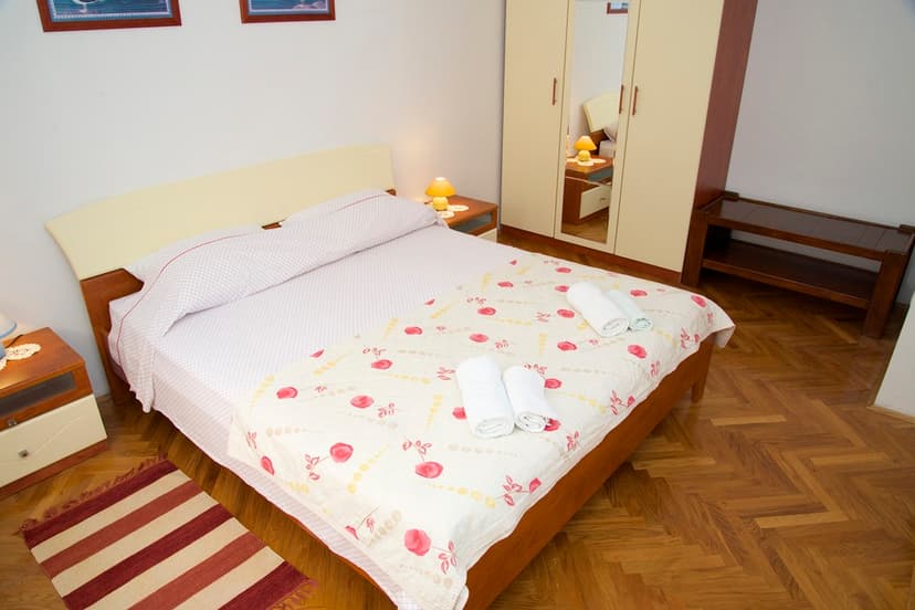 APP 4+1 &quot;1&quot; - První ložnice 