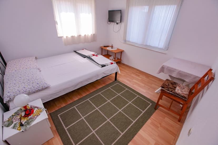 APP 4 &quot;1&quot; - První ložnice