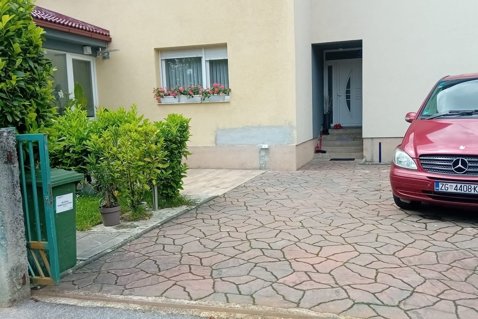 APP 2 &quot;1&quot;