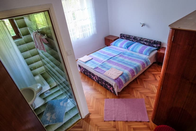 APP 6+3 &quot;1&quot; - První ložnice - manželská postel