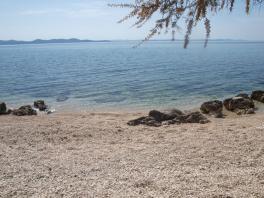 Plaża i kryształowo czysta woda w letnisku Zadar - Diklo