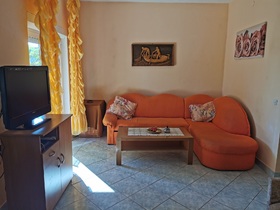 Obývací pokoj s rozkládací pohovkou