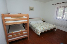 Třetí ložnice s manželským lůžkem a patrovou postelí