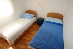 Ložnice s oddělenými postelemi