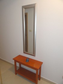 Zrcadlo na chodbě