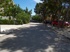 Klidná ulic u objektu