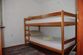 Piętrowe łóżko w drugiej sypialni