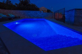 Bazén v noci