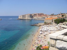 Plaża żwirowa w Dubrovniku
