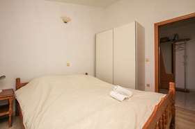 Manželská postel ve druhé ložnici