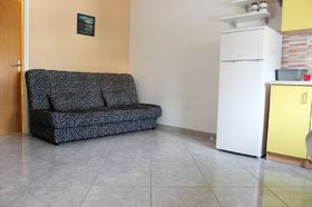 Obývací část a pohovka pro 2 osoby